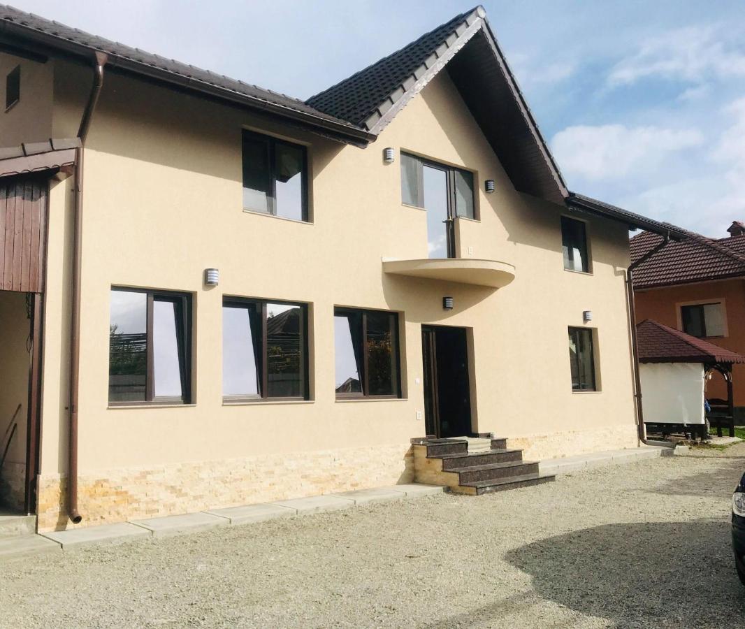 Pensiunea Casa Deny Novaci-Straini Exterior photo
