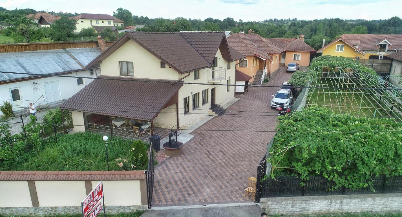 Pensiunea Casa Deny Novaci-Straini Exterior photo